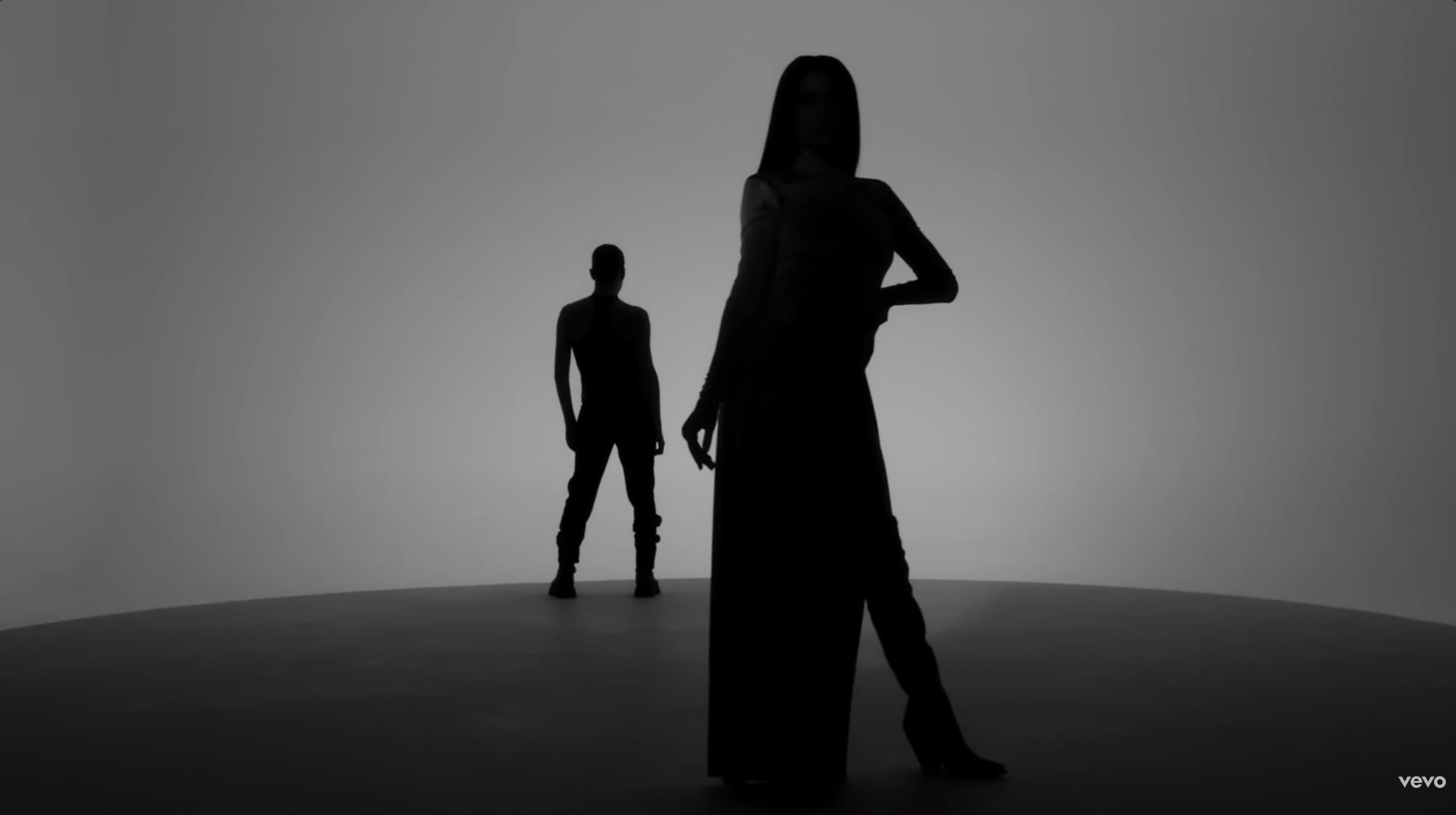 Still from Elodie — Bagno a Mezzanotte